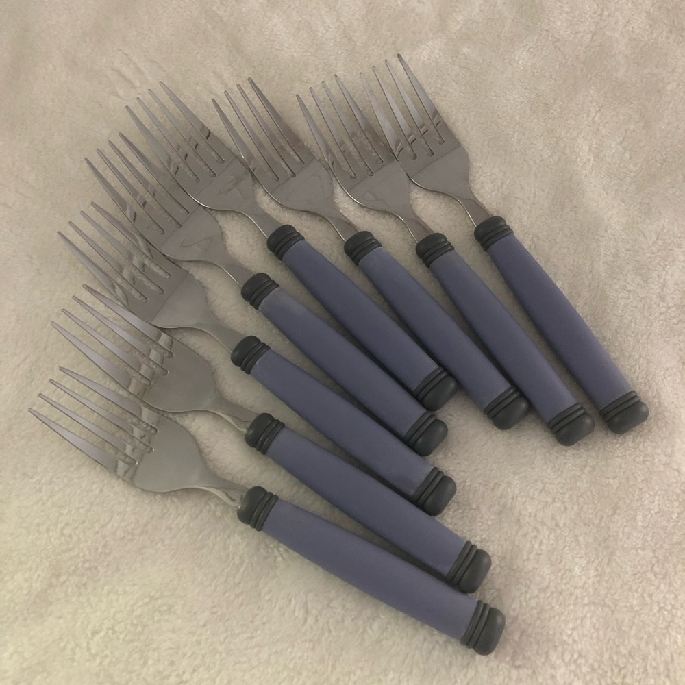 Pfaltzgraff Mystic Stainless Flatware– Lilac & Gray (Discontinued) 16 pieces - Picture 2 of 7
